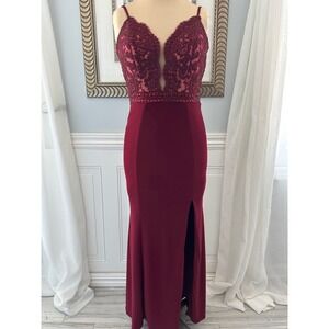 Renaissance Collection Burgundy Beaded Lace Prom Evening Gown Size 2